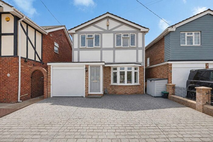 4 Bedroom Detached House For Sale In Beverley Avenue, Canvey Island, SS8