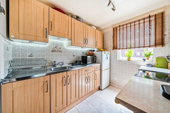 1 Bedroom Apartment To Rent In Porchester Mead, Beckenham, BR3