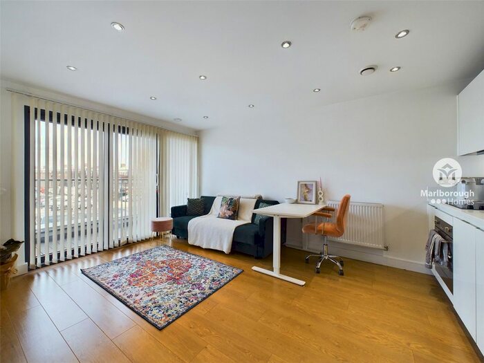 2 Bedroom Property To Rent In The Broadway, The Braodway Loughton, Essex, IG10