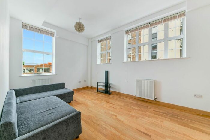 2 Bedroom Flat To Rent In Academy Court, Dagenham, London RM8