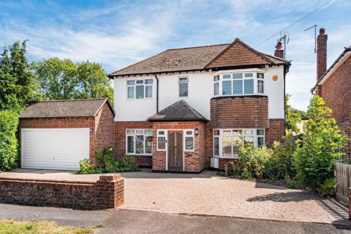 4 Bedroom Detached House For Sale In Woodlands Way, Ashtead, KT21