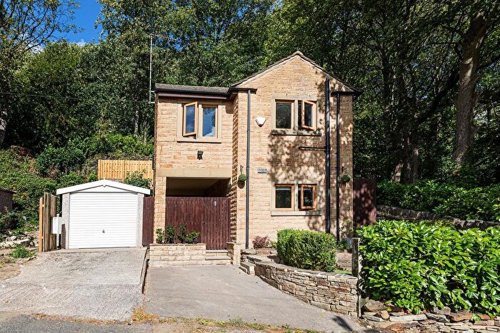 3 Bedroom Detached House To Rent In Bull Green Road, Huddersfield, HD3