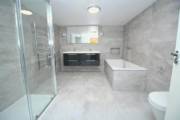 Studio To Rent In Bank Court, Town Centre, HP1