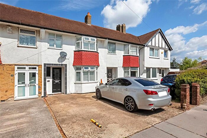 3 Bedroom Terraced House For Sale In Chaffinch Avenue, Croydon, CR0