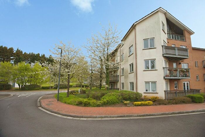 2 Bedroom Flat For Sale In Grangemoor Court, Cardiff, CF11
