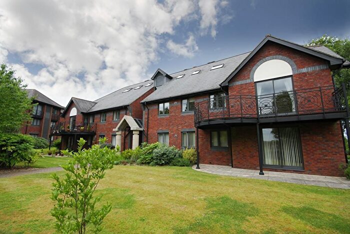 2 Bedroom Flat To Rent In Jacaranda House, Woburn Hill Park, KT15