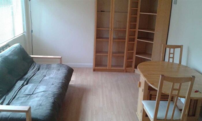 1 Bedroom Flat To Rent In Copinger Close, Canterbury, CT2
