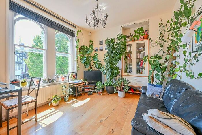 1 Bedroom Flat To Rent In Acacia Road, Poet's Corner, London, W3