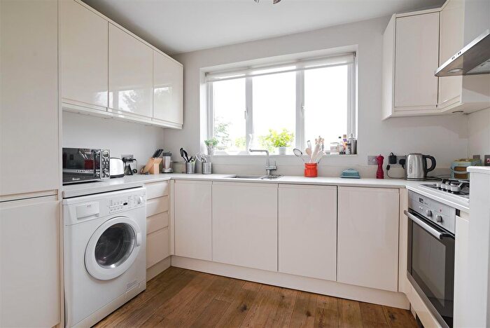 3 Bedroom Maisonette To Rent In Lyric Road, London, SW13