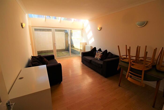 3 Bedroom Town House To Rent In Inner Avenue, Southampton, SO14