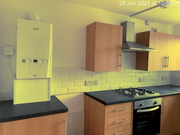 2 Bedroom Flat To Rent In Arrowe Park Road, Upton, Wirral, CH49