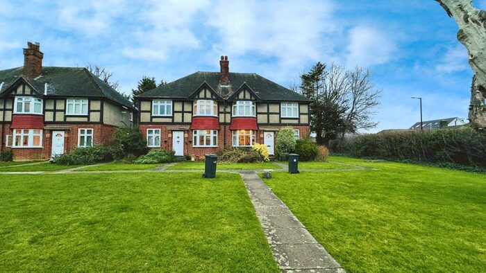 2 Bedroom Maisonette To Rent In Chase Road, N14