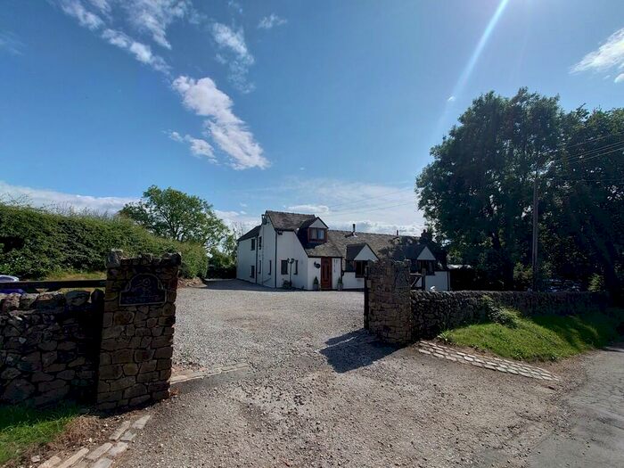 5 Bedroom Detached House For Sale In Crowborough Road, Lask Edge, ST13