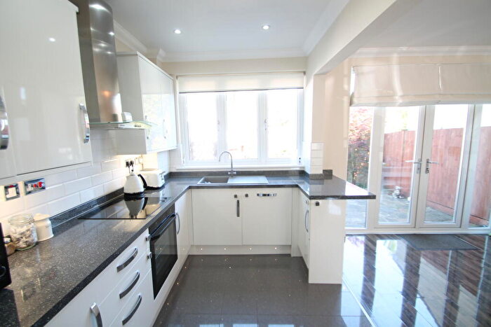 3 Bedroom House To Rent In Widmore Lodge Road, Bromley, BR1