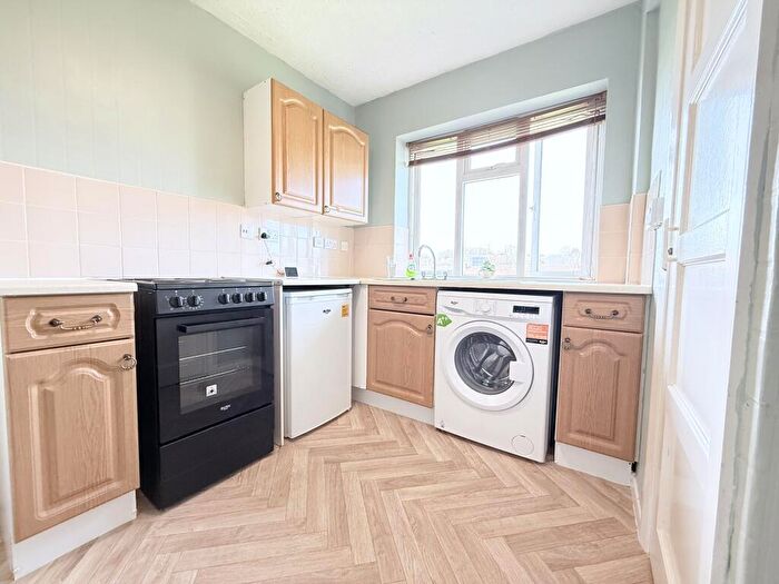 2 Bedroom Flat To Rent In Roosevelt Avenue, Chaddesden, Derby, DE21