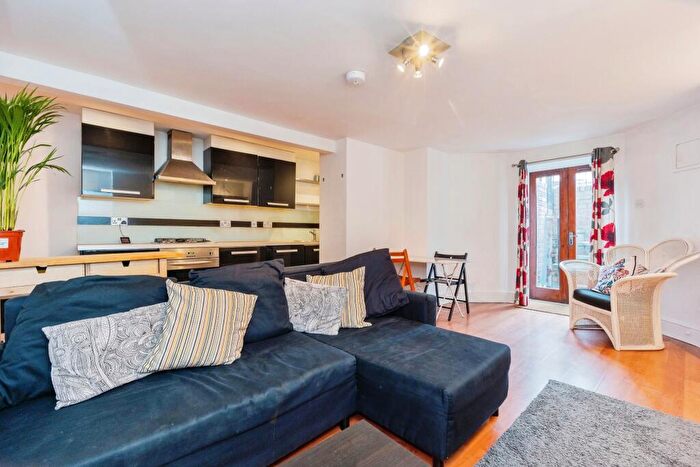 1 Bedroom Flat For Sale In Central Road, Didsbury, Manchester, Greater Manchester, M20