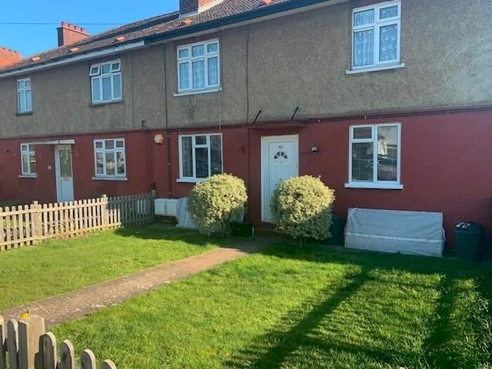 2 Bedroom Flat To Rent In Duke Road, Ilford, IG6