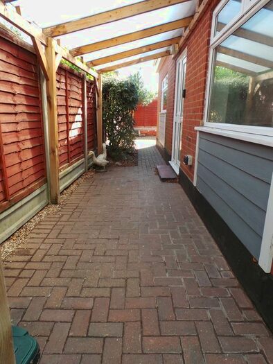2 Bedroom Semi-Detached Bungalow To Rent In Keer Avenue, Canvey Island, SS8