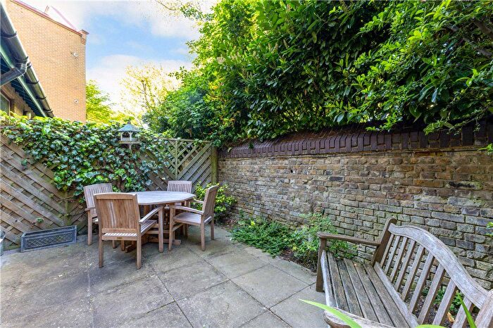 2 Bedroom Flat For Sale In Bridgeport Place, London, E1W