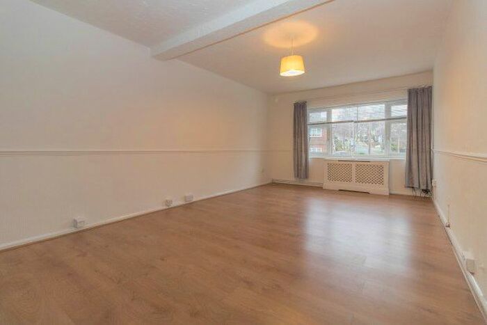 2 Bedroom Maisonette To Rent In High Road, Benfleet SS7