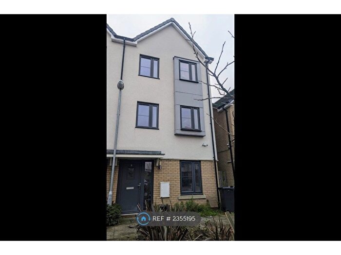 4 Bedroom Semi-Detached House To Rent In Reservoir Way, Ilford, IG6