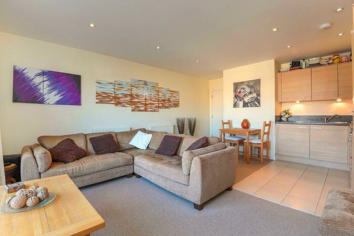 2 Bedroom Apartment To Rent In Havergate Way, Reading, RG2