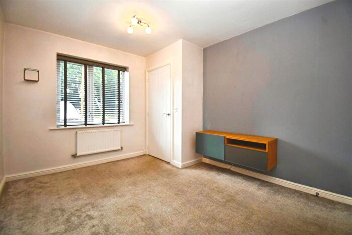 2 Bedroom Semi-Detached House For Sale In Middlesex Road, Hull, HU8
