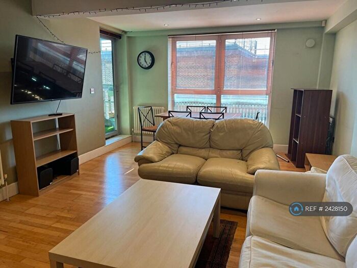 3 Bedroom Flat To Rent In Grosvenor Terrace, London, SE5