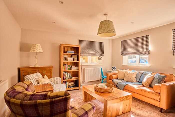4 Bedroom Semi-Detached House To Rent In Lower End, Leafield, OX29