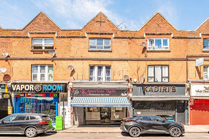 Studio To Rent In High Road, Willesden Green, London, NW10