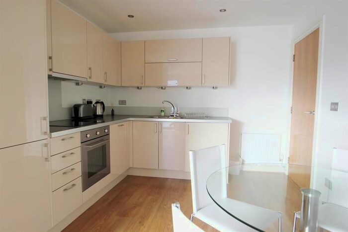 2 Bedroom Flat To Rent In Aqua Vista Square, Bow, E3