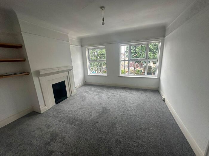 Flat To Rent In Flat Market Buildings, High Road, Southampton, Hampshire, SO16