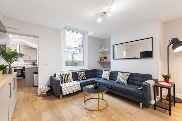 6 Bedroom House To Rent In Kendal Lane, Leeds, LS3