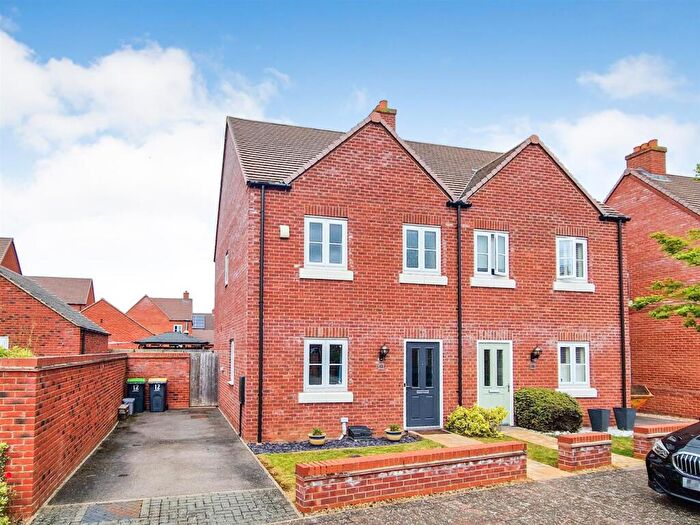 3 Bedroom Semi-Detached House For Sale In Alnwick Way, Great Denham, Bedford, MK40