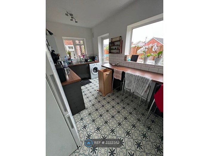 2 Bedroom Maisonette To Rent In Falcourt Close, Sutton, SM1