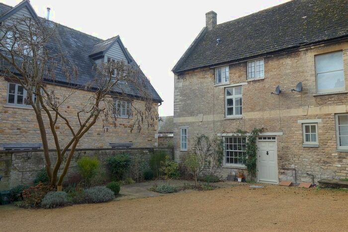 3 Bedroom Cottage To Rent In West Street, Oundle, Peterborough, PE8