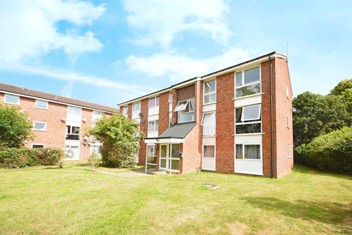 2 Bedroom Flat For Sale In Cornflower Drive, Chelmsford, CM1