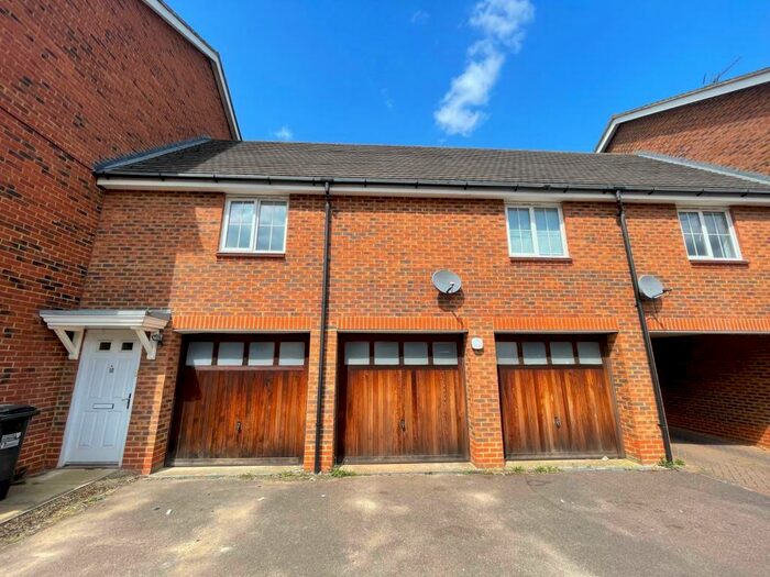 3 Bedroom Coach House To Rent In Dragon Road, Hatfield, AL10