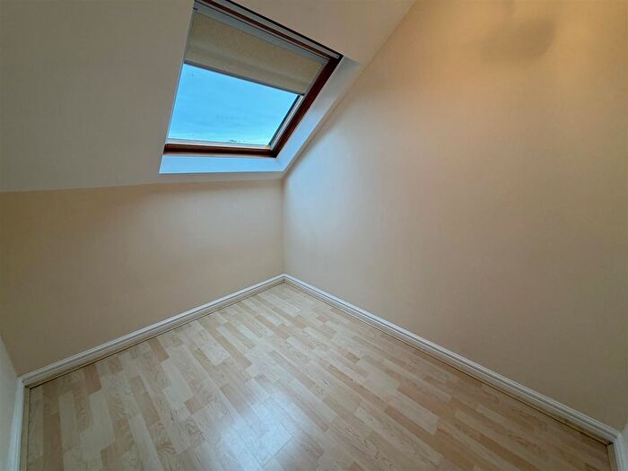 2 Bedroom Flat To Rent In Filey Road, Scarborough, YO11