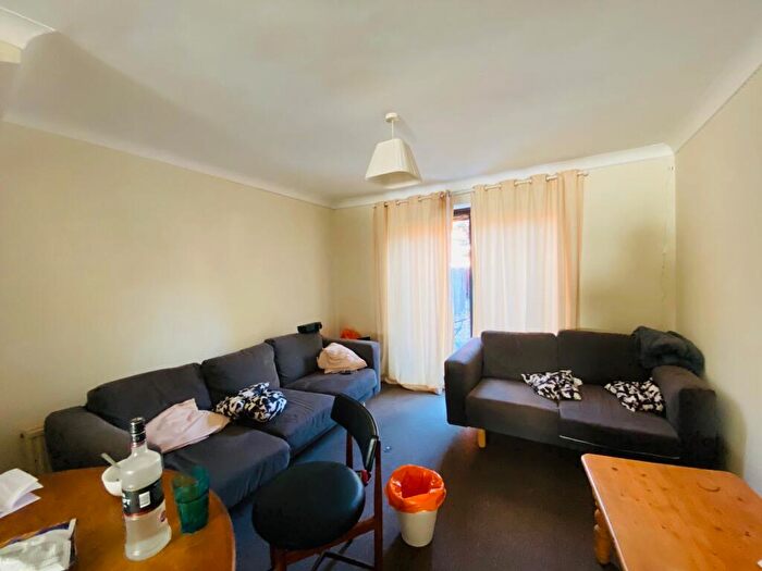 4 Bedroom Town House To Rent In Berkeley Close, Polygon, SO15