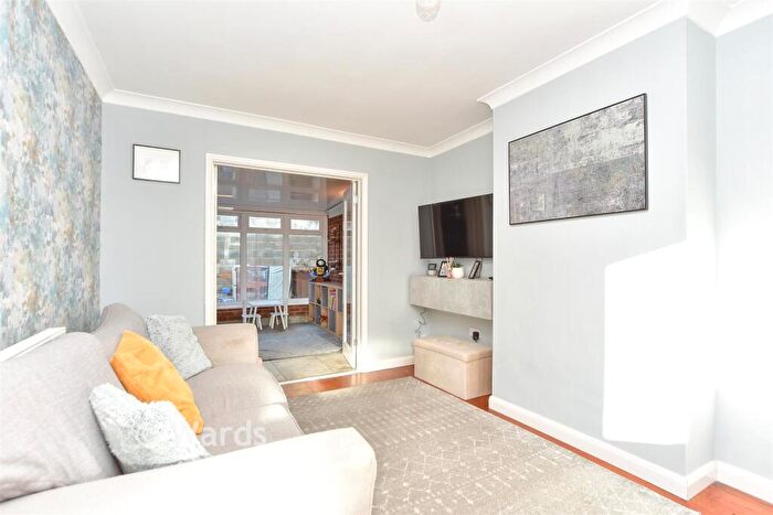 2 Bedroom Semi-Detached House For Sale In Concord Avenue, Chatham, Kent, ME5