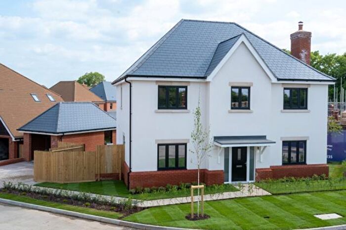 4 Bedroom Detached House For Sale In Ashford Hill, Thatcham, RG19