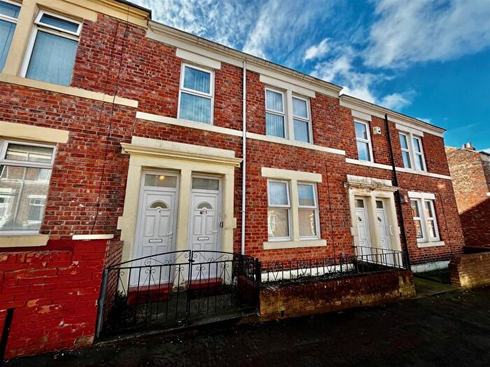 3 Bedroom Flat To Rent In Raby Street, Gateshead, NE8