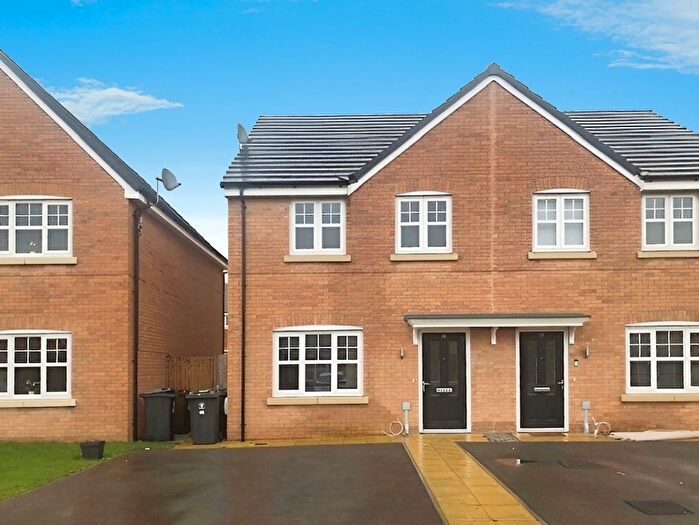 3 Bedroom Semi-Detached House To Rent In Vines Cross Way, Skelmersdale, Lancashire, WN8