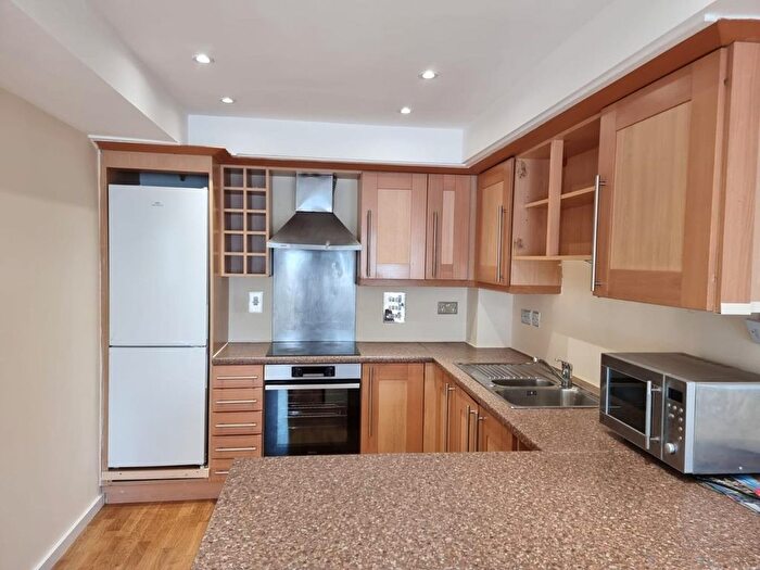 2 Bedroom Flat To Rent In The Avenue, Wembley, HA9