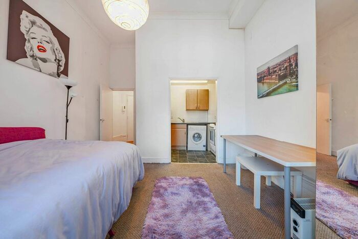 Studio To Rent In Nevern Road, Earls Court, London, SW5