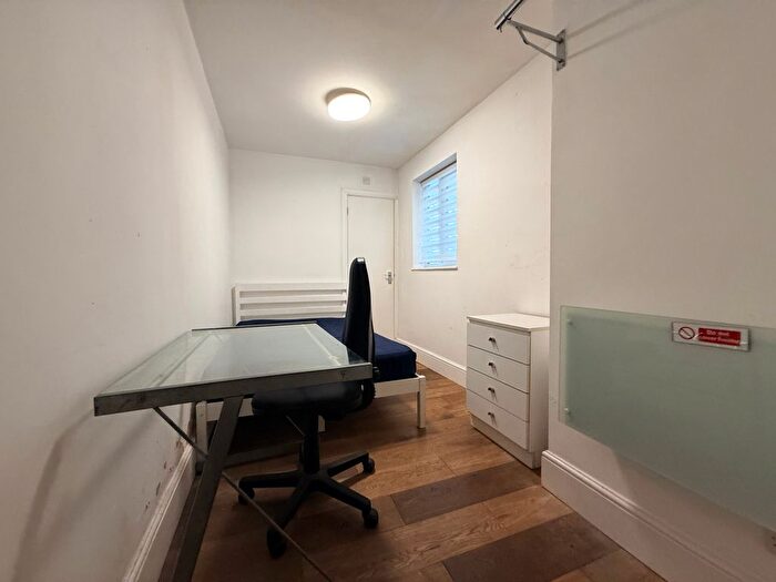 2 Bedroom Flat To Rent In Pershore Road, Birmingham, B29