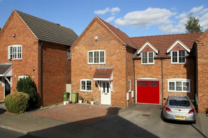 3 Bedroom Semi-Detached House To Rent In Shenley Lodge, MK5