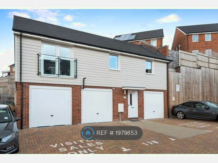 2 Bedroom Detached House To Rent In Oakes Crescent, Dartford, DA1