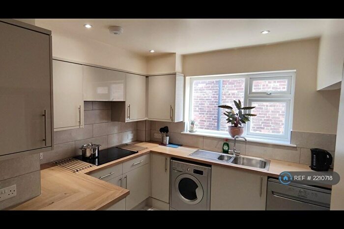 6 Bedroom Detached House To Rent In Brailsford Road, Nottingham, NG7